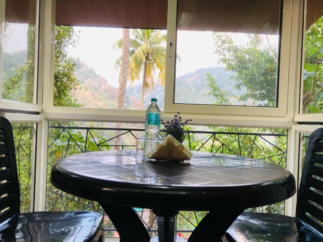 Wood Castle Munnar Guest House Ngoại thất bức ảnh